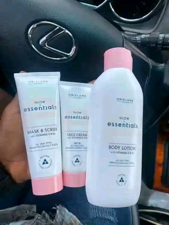 Glow Essential set and M&H Scrub