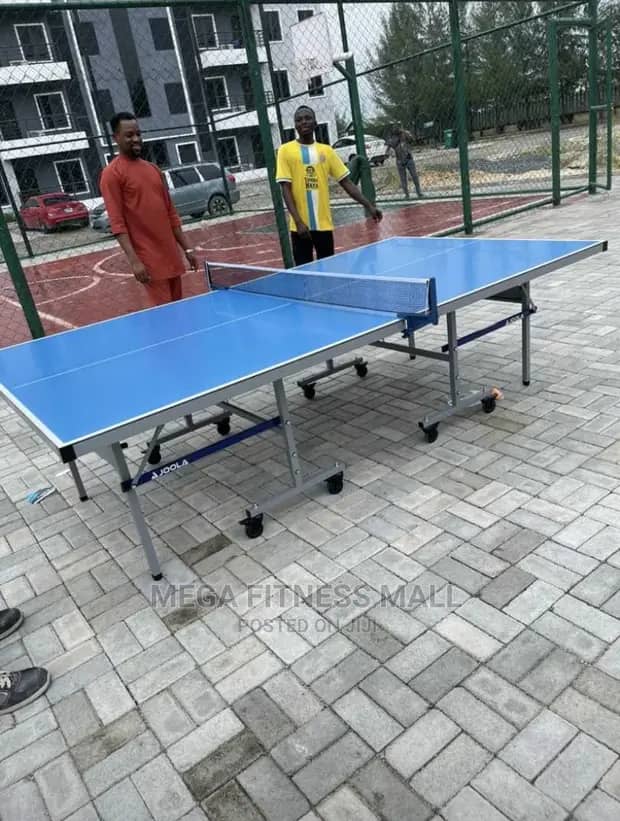 Table tennis board