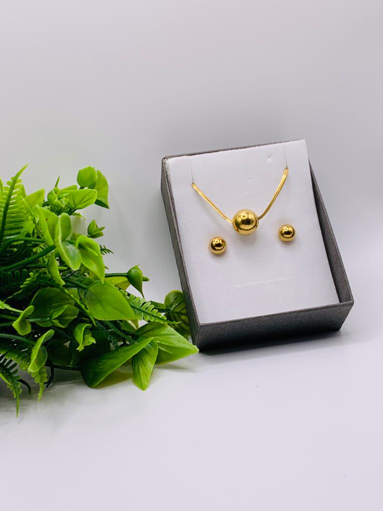 Zirconia necklace and earrings