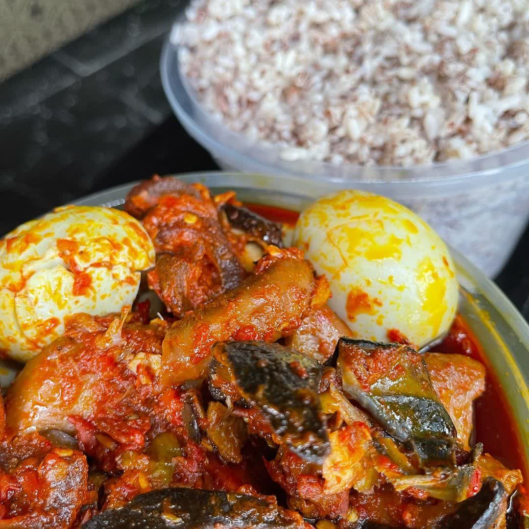 3 litres ofada rice, 4 litrs sauce and snails