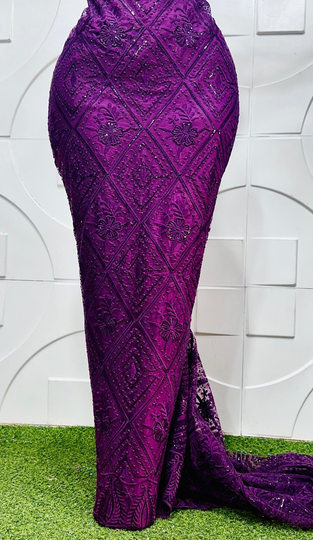 Net lace with stones