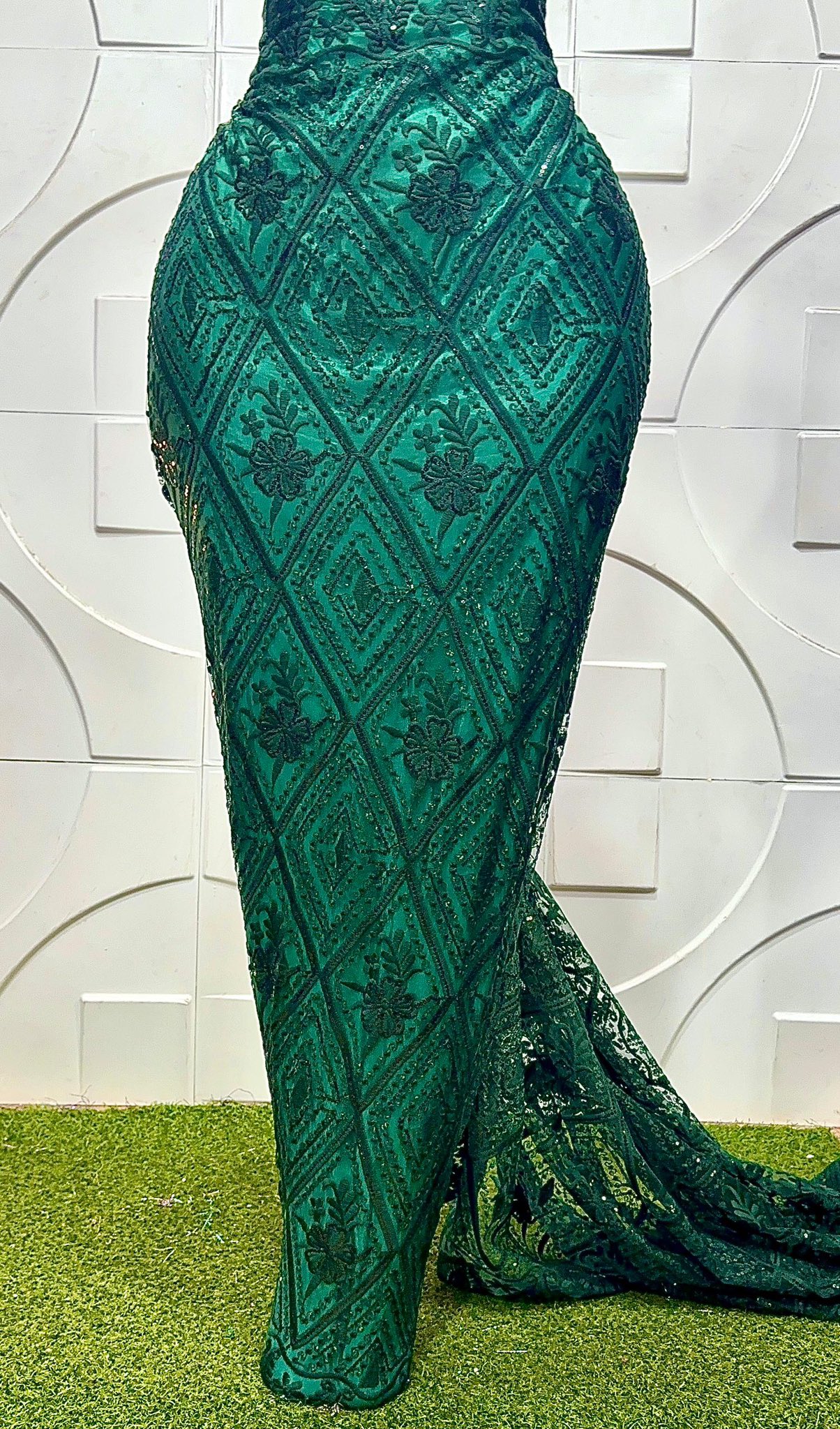 Net lace with stones