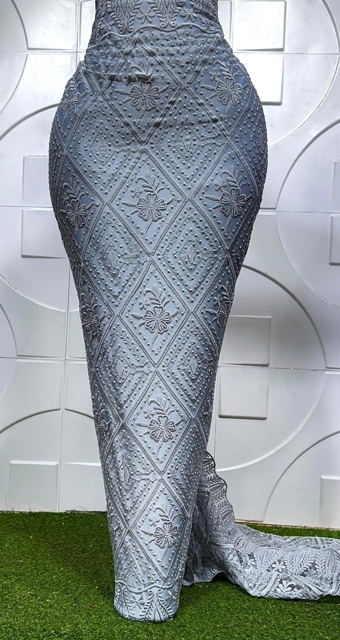 Net lace with stones