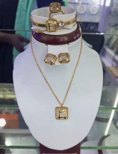 Gorgeous neckless set