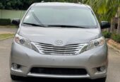 Toyota Sienna 2011 model