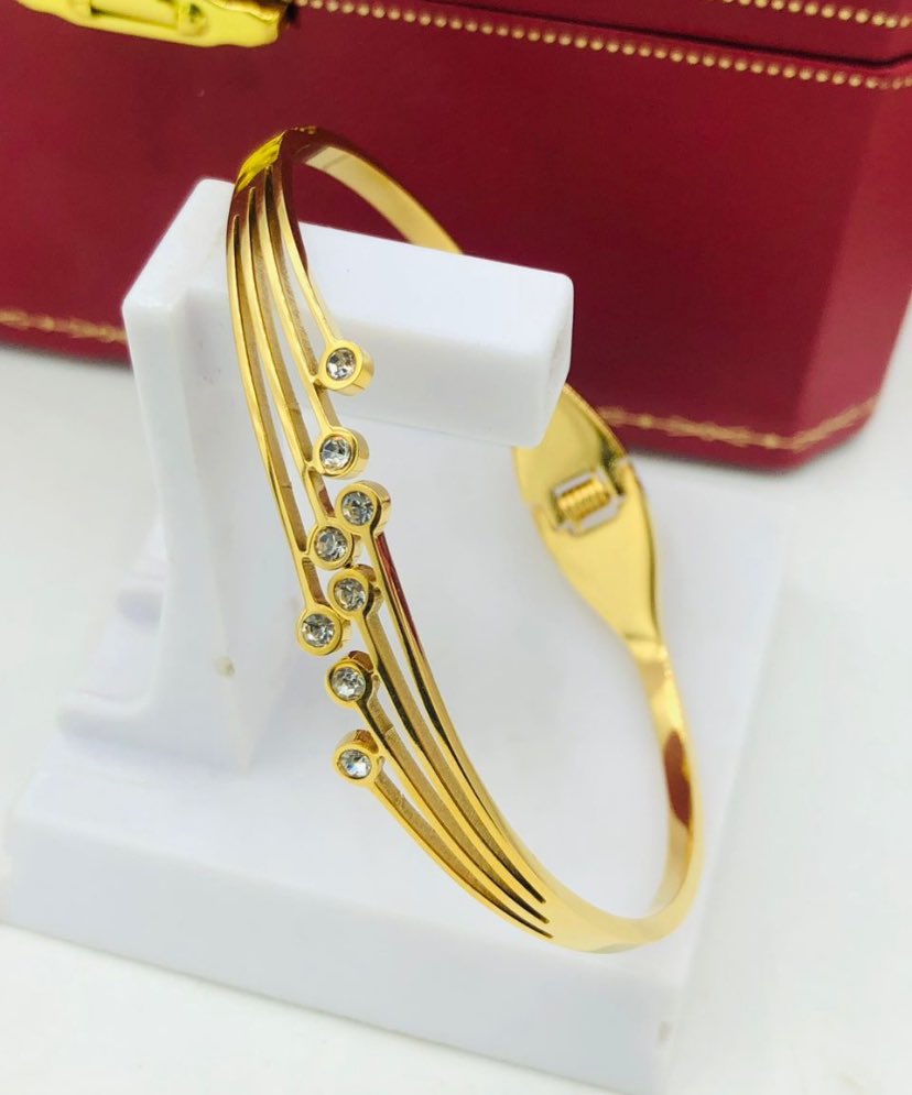 Non tarnish bracelet