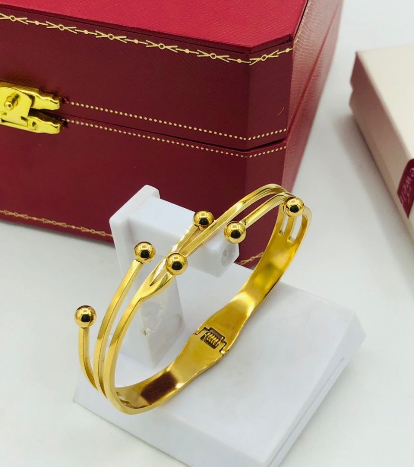 Non tarnish bracelet