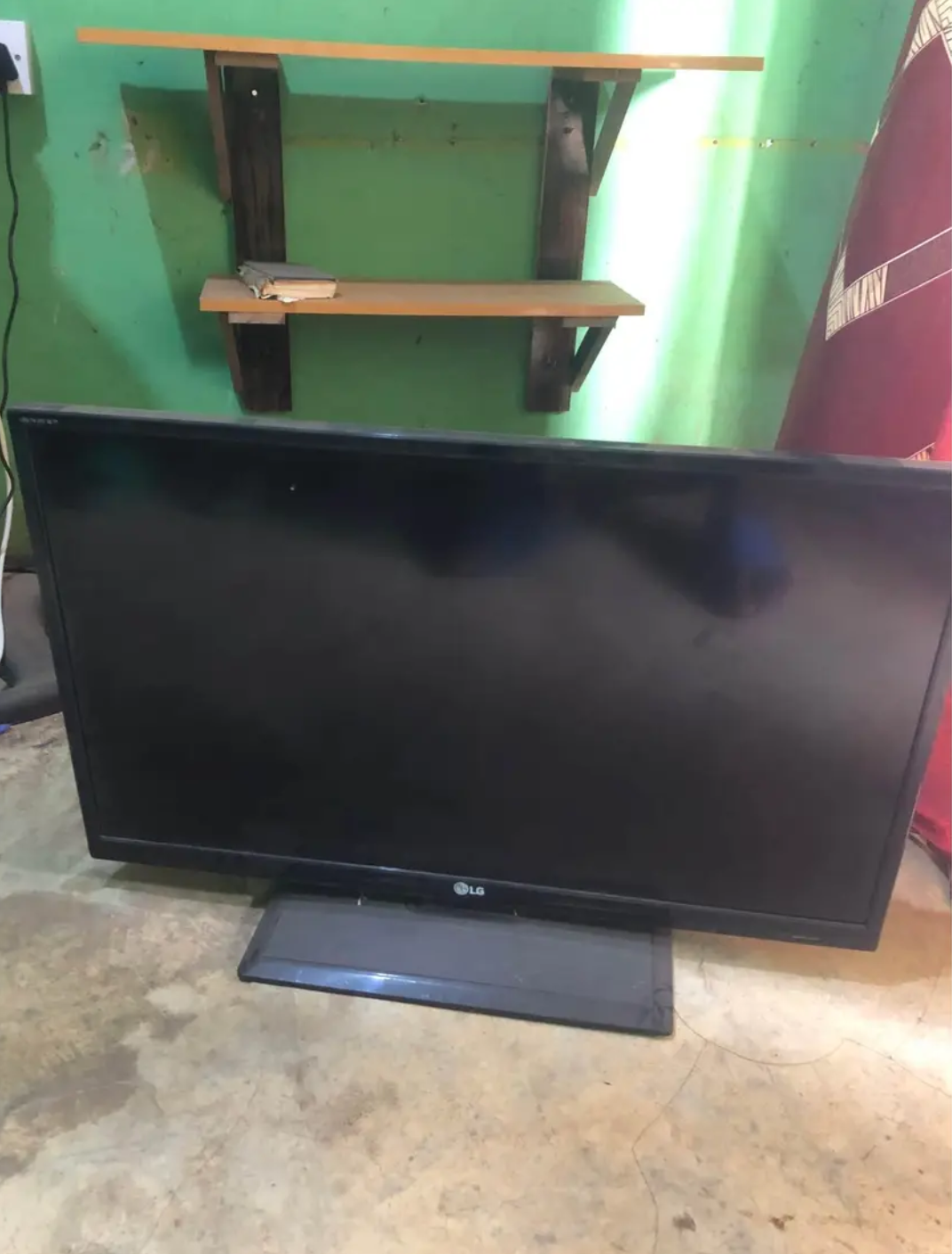 Clean 35inches LG plasma TV