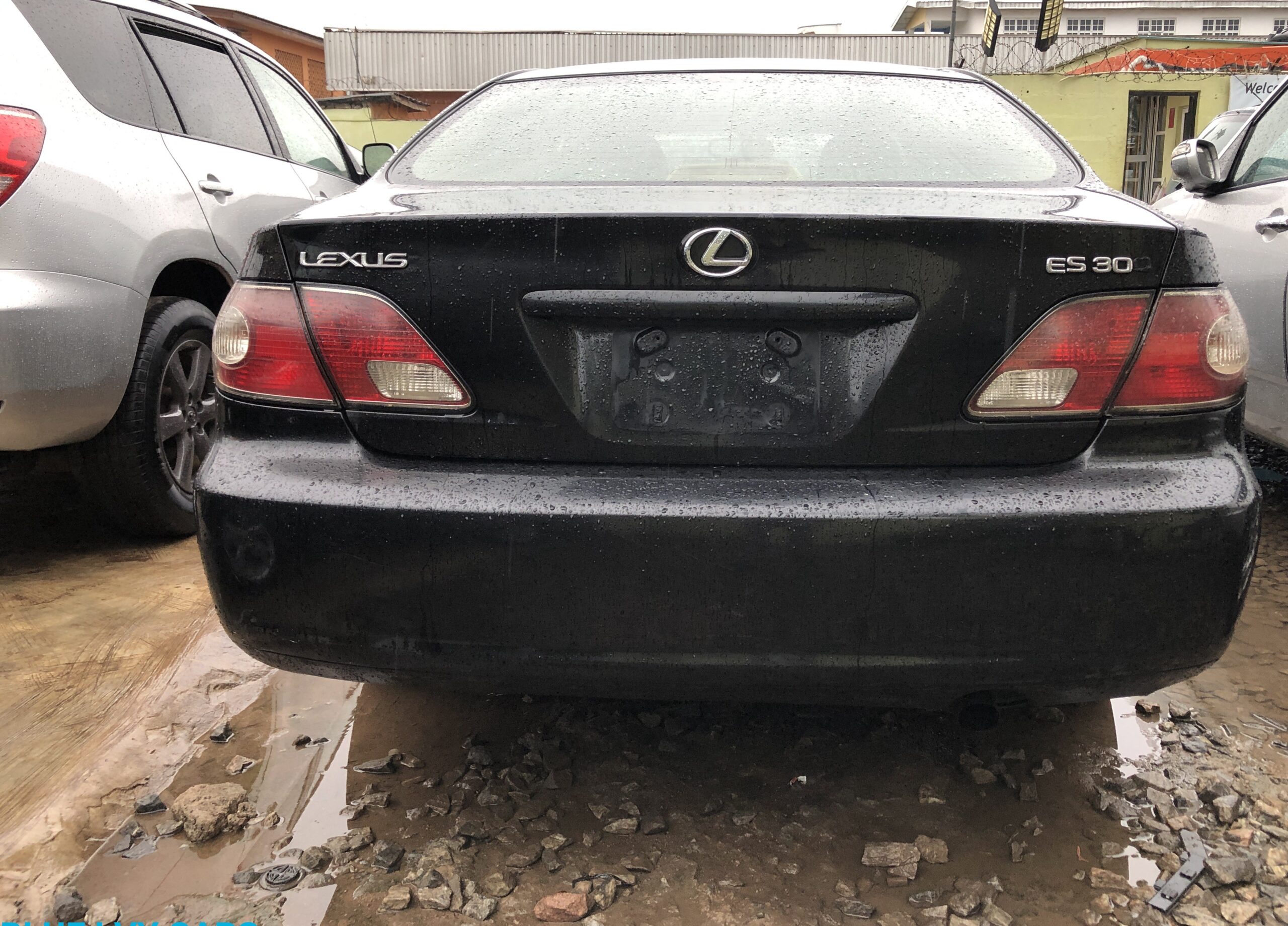 Lexus ES300 Nigeria used neat